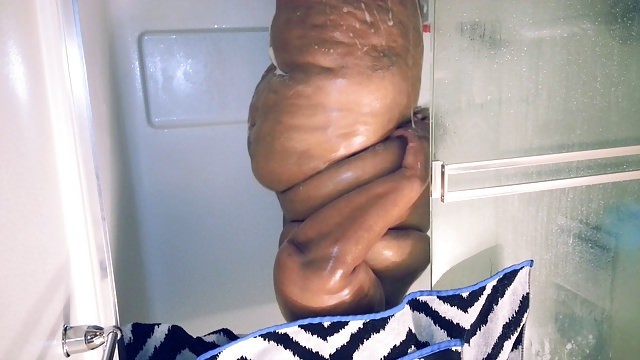 Big Booty Shower Play