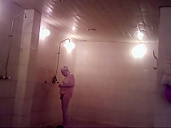 Spay cam on Daddy at public pool shower washing naked